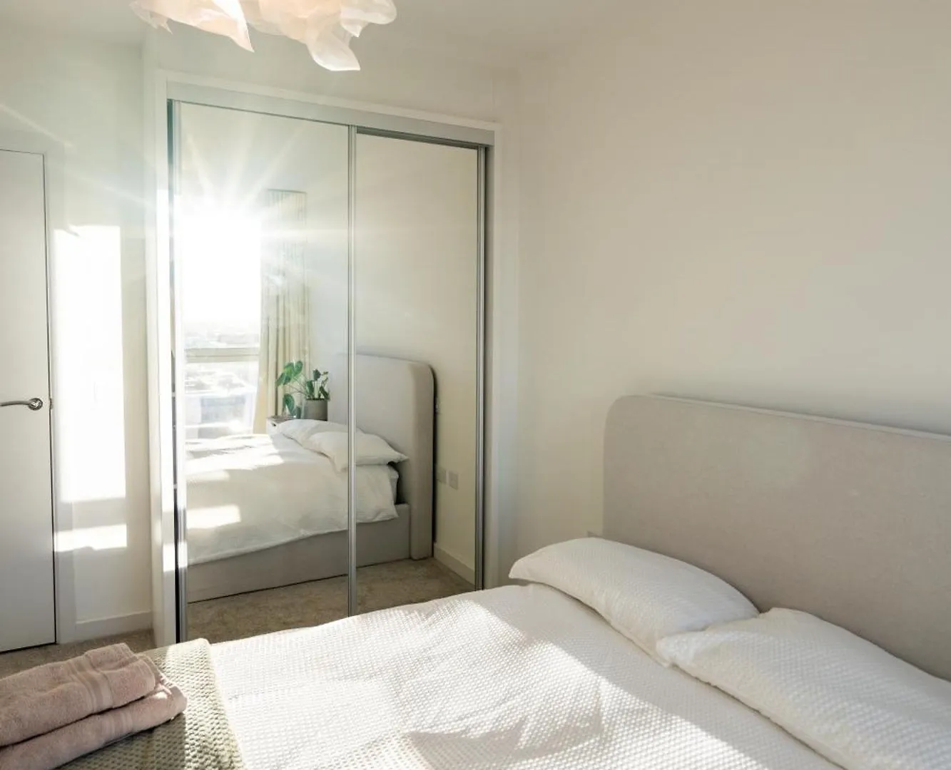 Private Room In 2 Bed Apartment Hounslow 0*,