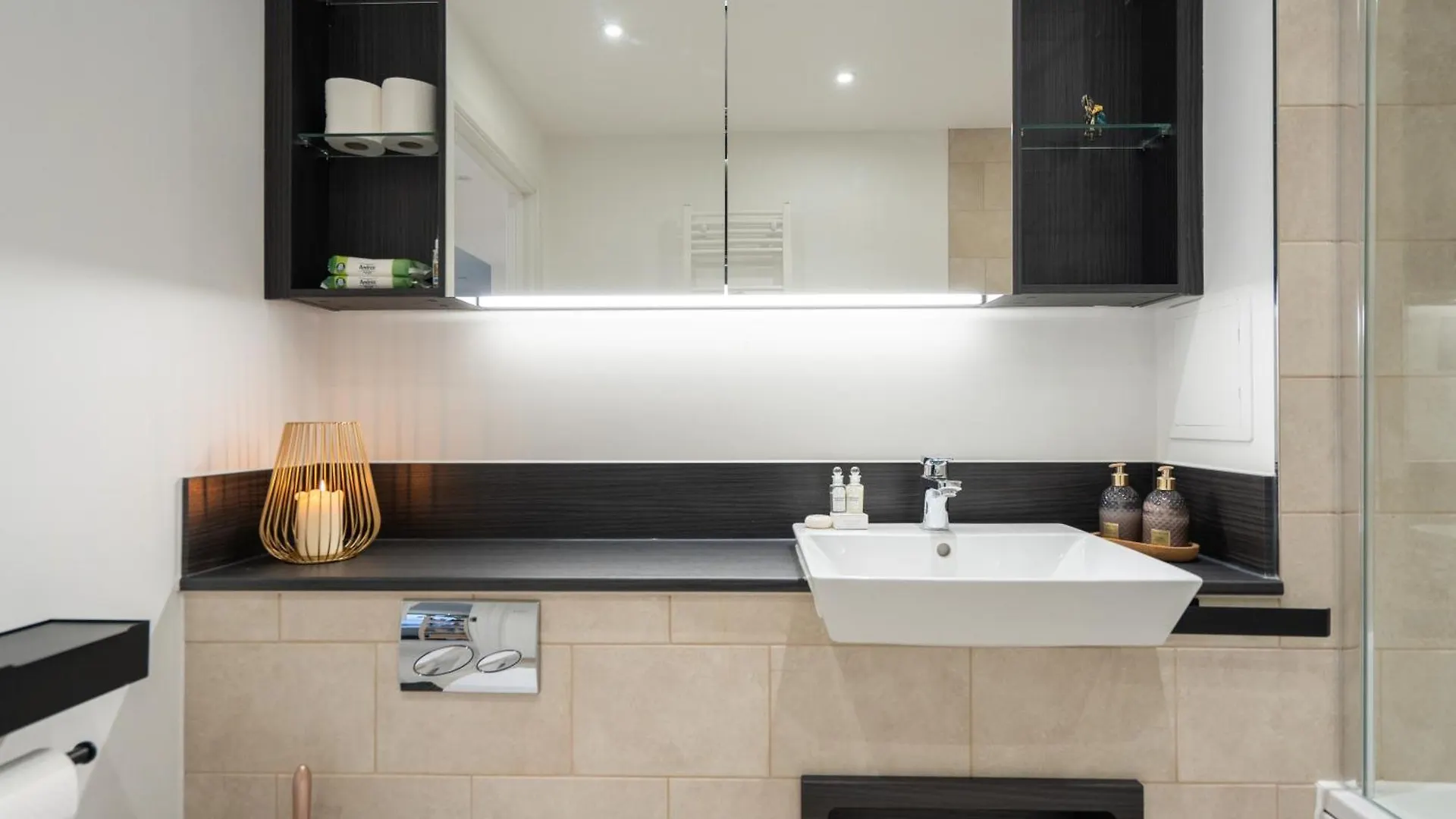 Pansiyon Private Room In 2 Bed Apartment Hounslow Birleşik Krallık