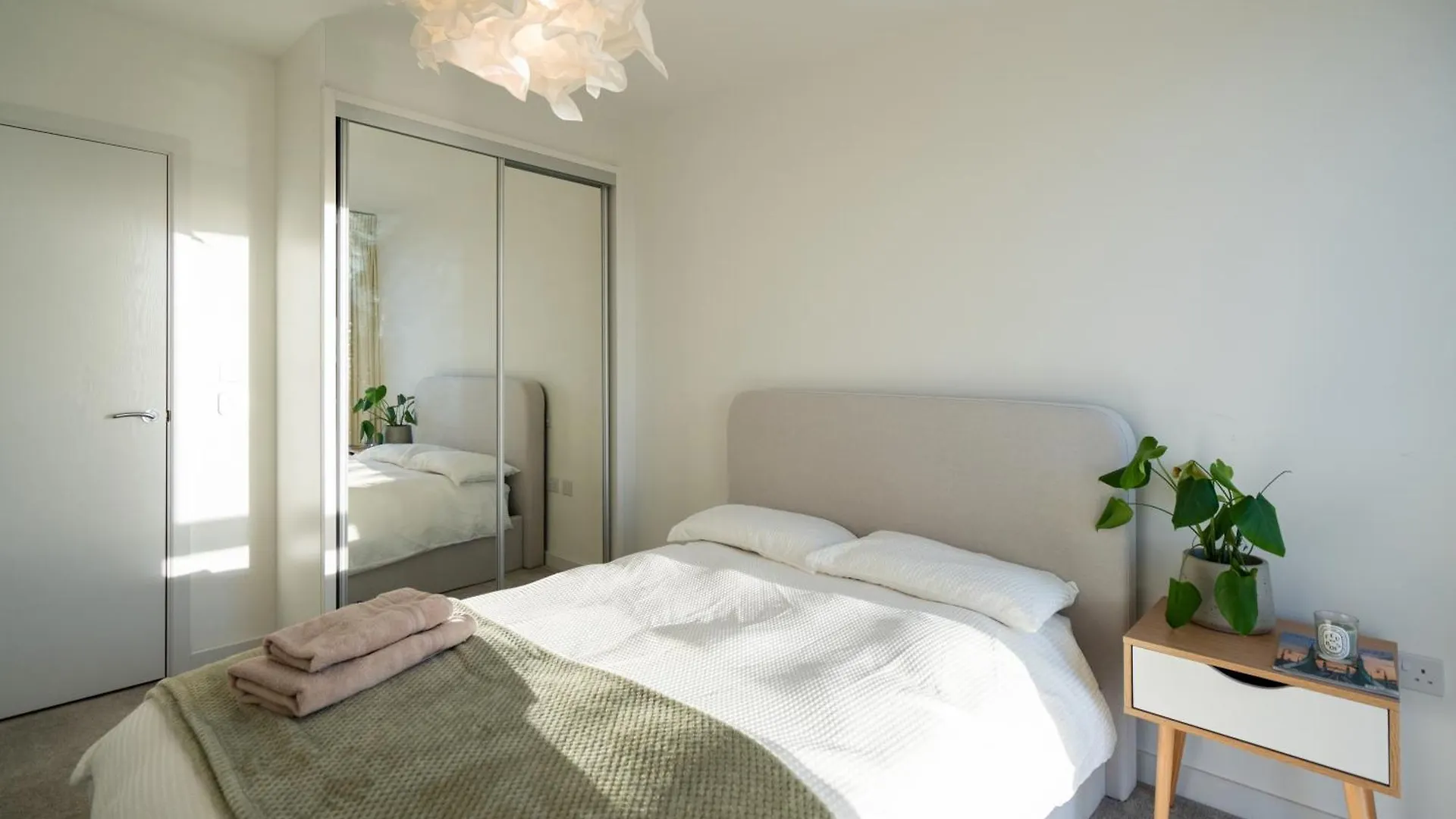 Pansiyon Private Room In 2 Bed Apartment Hounslow Birleşik Krallık