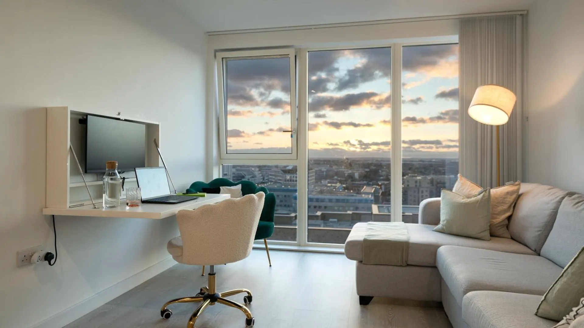 Pansiyon Private Room In 2 Bed Apartment Hounslow