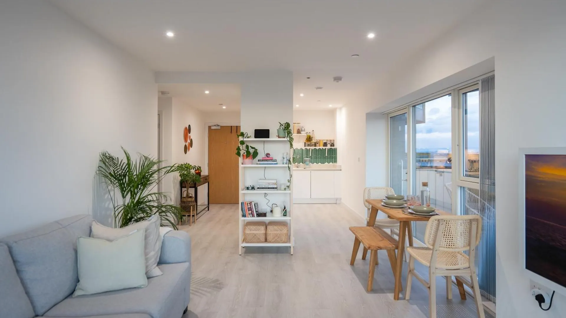 Private Room In 2 Bed Apartment Hounslow