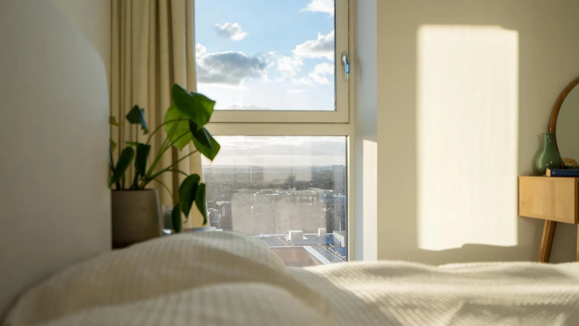 Private Room In 2 Bed Apartment Hounslow Homestay