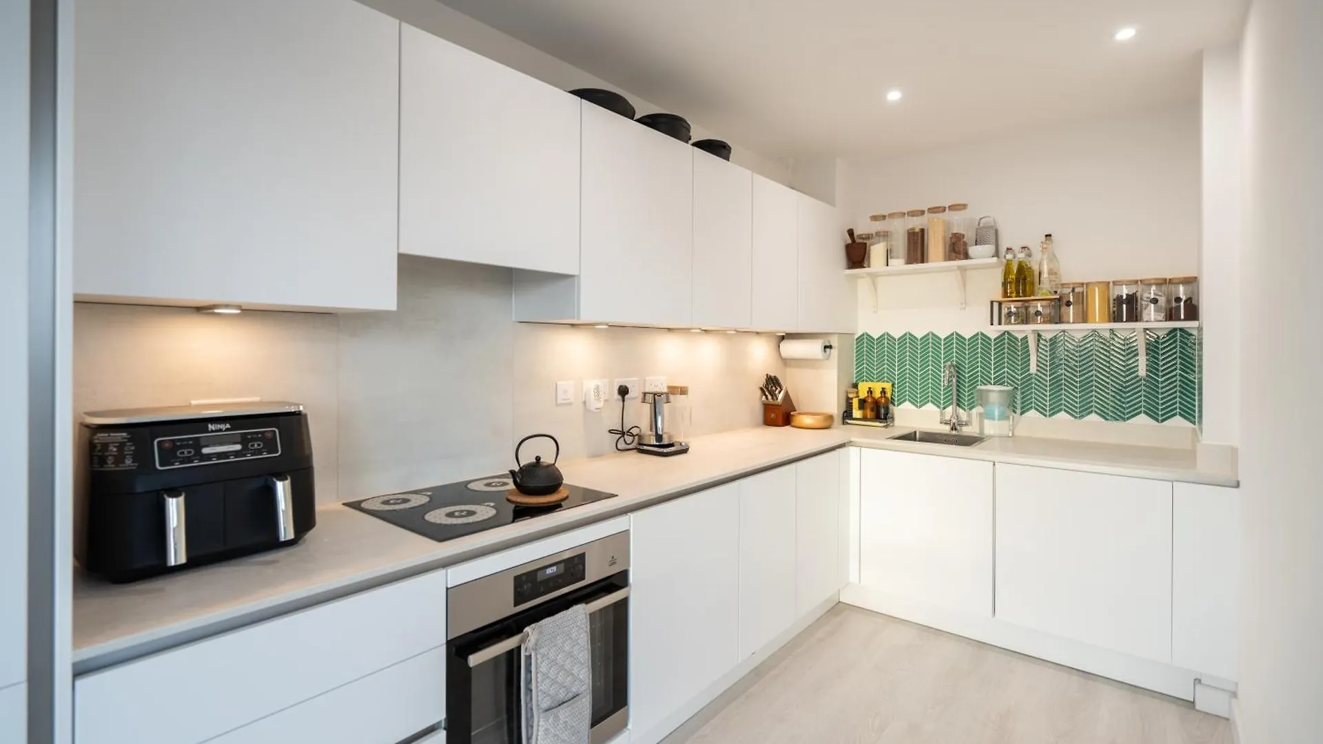 Private Room In 2 Bed Apartment Hounslow 0*,  United Kingdom